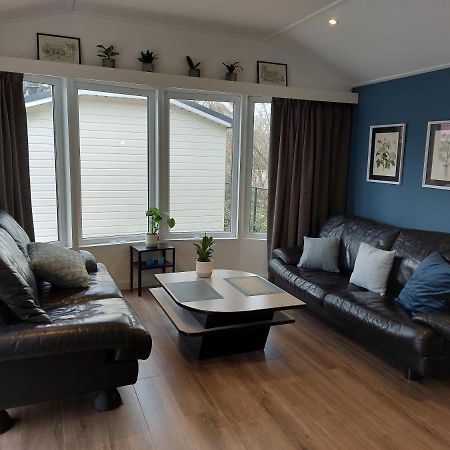 Modern En Chic Chalet Tot 4 Personen Op De Veluwe Recreatiepark De Oude Driest Putten Esterno foto