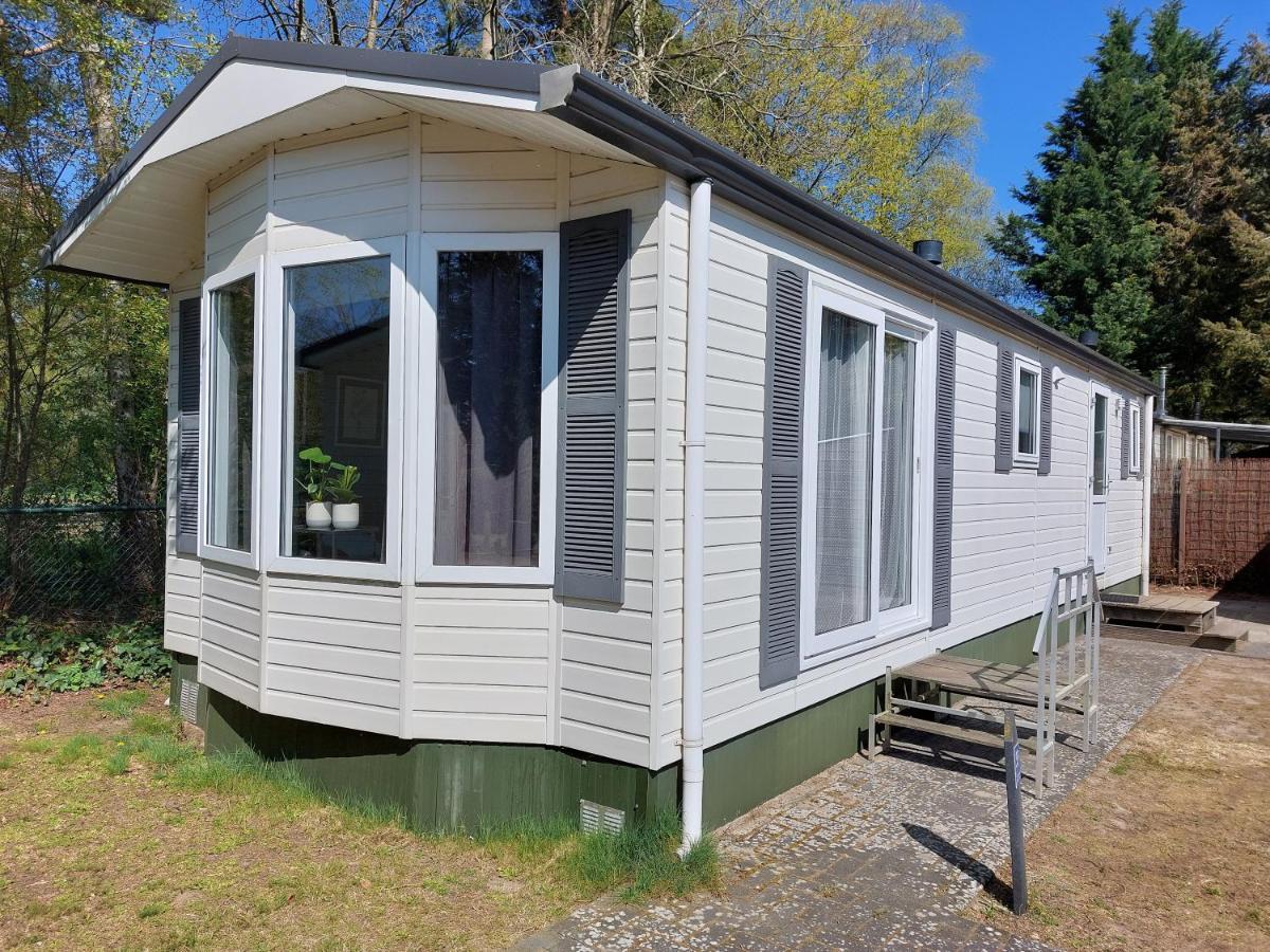 Modern En Chic Chalet Tot 4 Personen Op De Veluwe Recreatiepark De Oude Driest Putten Esterno foto