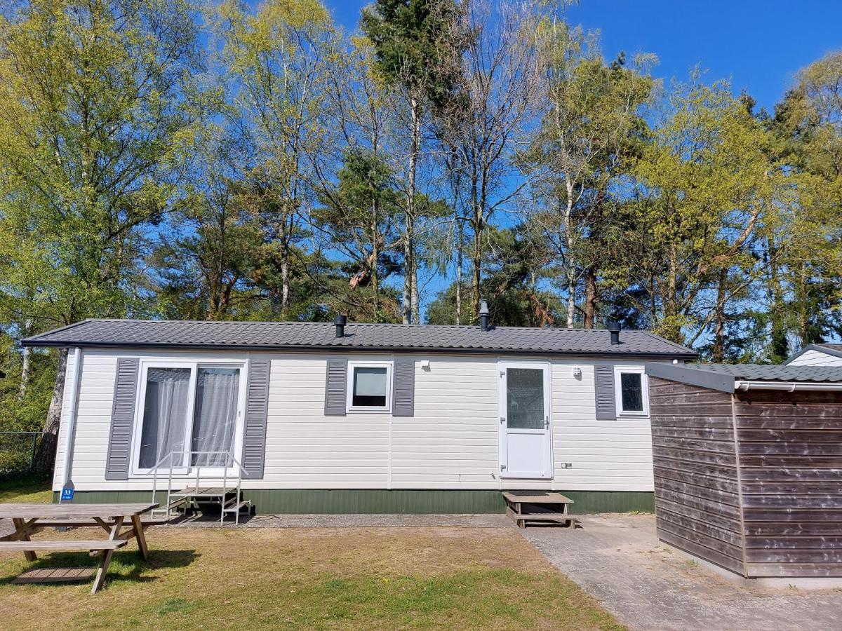 Modern En Chic Chalet Tot 4 Personen Op De Veluwe Recreatiepark De Oude Driest Putten Esterno foto